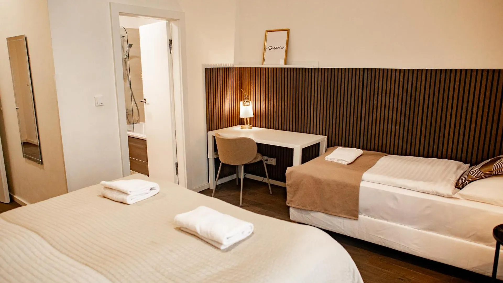 Luxury Modern Designed Oldtown Apartment Praag 0*,